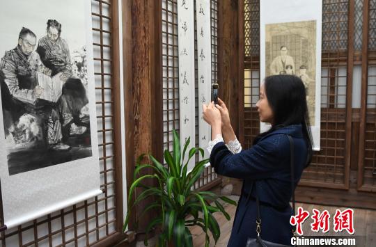 冰心生平與作品書畫征集展吸睛。　劉可耕 攝