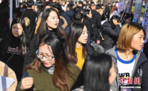 資料圖：女大學生求職。<a target='_blank' href='http://www.chinanews.com/'>中新社</a>記者 張勇 攝