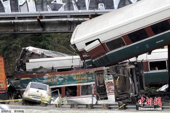 當?shù)貢r間12月18日，美國全國鐵路客運公司一列客車在華盛頓州塔科馬以南脫軌，造成多人死傷。