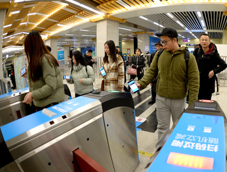 西安地鐵實現手機掃碼過閘乘車