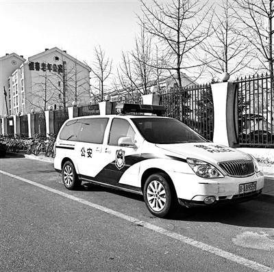 警車輪胎被盜？警方發(fā)消息辟謠：實為更換輪胎