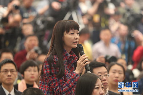 圖為鳳凰衛視記者提問