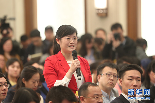 圖為人民日報(bào)記者提問