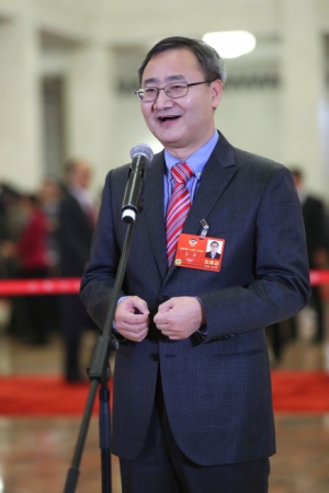 （9）全國政協委員接受采訪