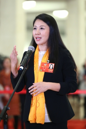 （14）全國政協委員接受采訪