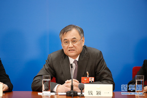 圖為全國工商聯副主席、清華大學經濟管理學院院長錢穎一。新華網 中國政府網 陳杰 攝