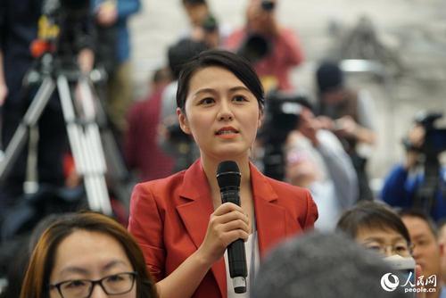 央視臺、央視網(wǎng)記者提問 人民網(wǎng)記者 趙鐸 攝