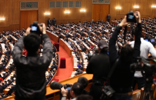 （13）十三屆全國人大一次會議舉行第二次全體會議