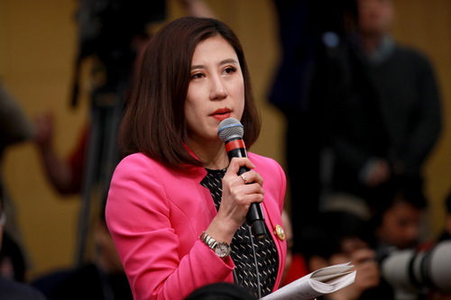 第一財經記者提問 人民網記者 郝勇 攝