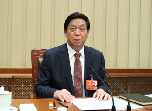 （1）十三屆全國(guó)人大一次會(huì)議主席團(tuán)舉行第四次會(huì)議