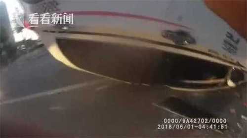 酒駕司機等紅燈睡2小時 被叫醒后逃跑途中車又翻了