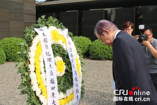 福田康夫參觀南京大屠殺遇難同胞紀(jì)念館:了解事實(shí)