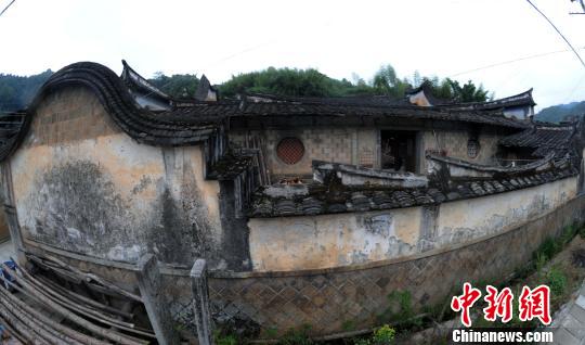 8月初，當地特色建筑。巨口鄉最出名的土厝之一駙馬房。　范崇智　攝