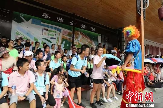 這次活動是“親情中華”山西沁水夏令營暨“山西沁水·多倫多”之誼夏令營的陽城之行。　白軍社 攝