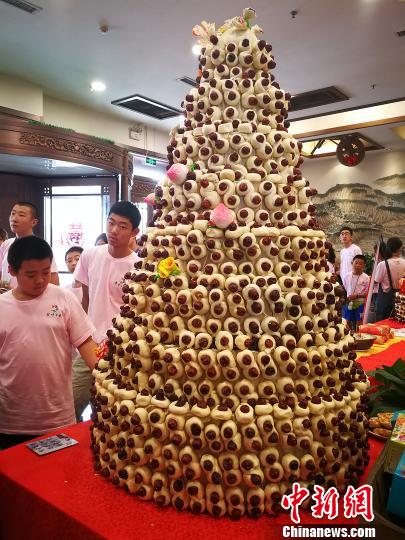 營員在山西面食博物館參觀。楊杰英 攝