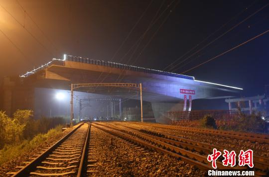 太行山高速一特大橋轉體確保太行山高速邯鄲段年底通車