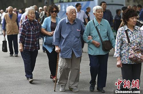 資料圖：退休教師們參加活動。 <a target='_blank' href='http://www.chinanews.com/'>中新社</a>記者 泱波 攝