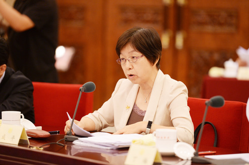 成平委員發言。