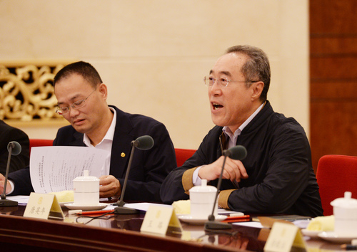 唐英年委員發言。