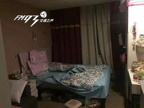 女子家中藏17個打火機走路扭捏作態(tài) 一查有問題