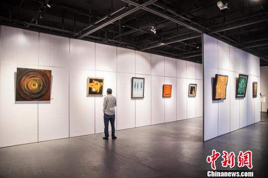 紀念改革開放四十周年——漆彩盛世漆藝作品邀請展在福建省海絲藝術館開幕。　李南軒　攝