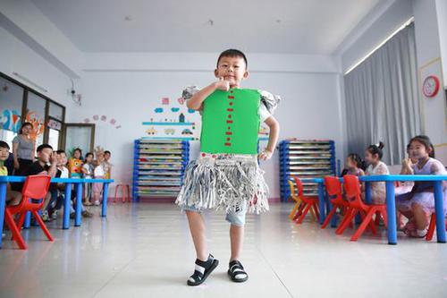 幼兒園小朋友辛辛苦苦做手工 結果同學都是網購的