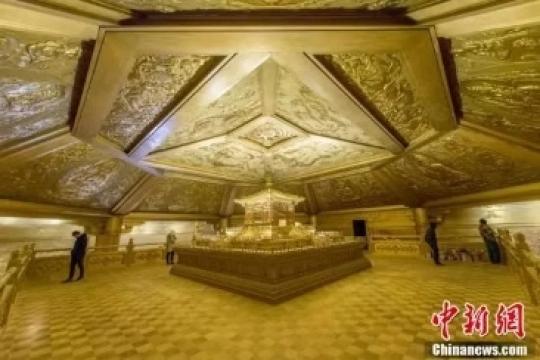 太山龍泉寺唐代舍利塔遺址大約修建于武周至唐景云年間，保存完整，是中國以佛塔地宮瘞埋舍利的早期實例，也是佛教傳入中國后與當(dāng)?shù)匚幕嗳诤系膶嵨镆娮C?！№f亮 攝