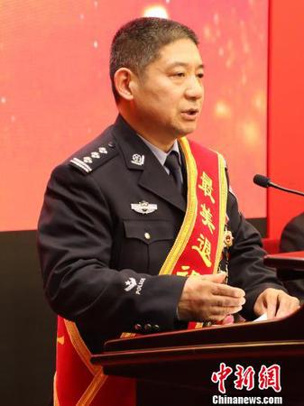 “最美退役軍人”張保國講述個人先進事跡。　李純　攝