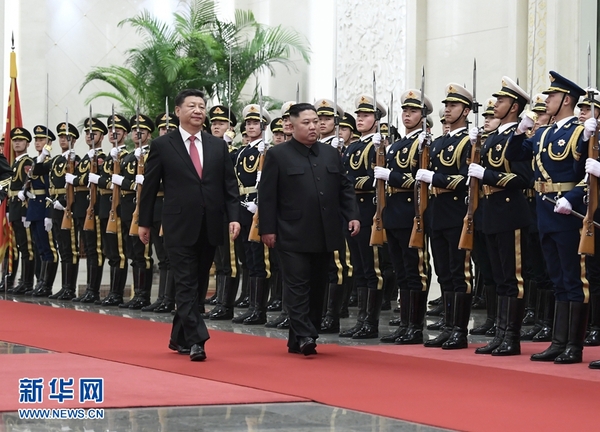 1月8日，中共中央總書記、國家主席習近平同當日抵京的朝鮮勞動黨委員長、國務委員會委員長金正恩舉行會談。會談前，習近平在人民大會堂北大廳為金正恩舉行歡迎儀式。3