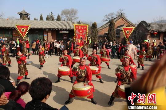 本屆年俗活動新增了民俗內(nèi)容和非遺表演，表現(xiàn)形式多樣，內(nèi)容豐富多彩，當(dāng)?shù)靥厣珴庥?。張壁古堡景區(qū)供圖