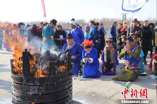 蒙古族傳統圣火祭祀點燃新年祈福之旅