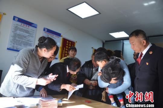 昆明37名農民工過年“討薪難”檢察官介入要回“血汗錢”