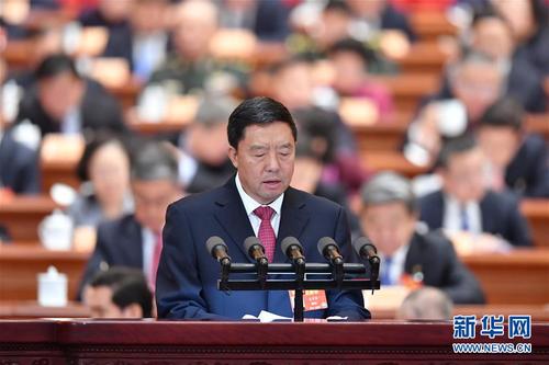 毛萬春委員作大會發言。 新華社記者 殷博古 攝