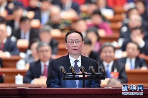王一鳴委員作大會(huì)發(fā)言。 新華社記者 殷博古 攝