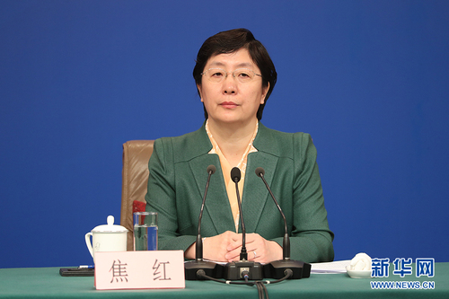 圖為焦紅回答記者提問(wèn)。新華網(wǎng) 中國(guó)政府網(wǎng) 陳杰 攝 劉廈 攝