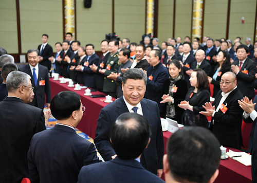 3月4日下午，中共中央總書記、國家主席、中央軍委主席習近平看望參加全國政協十三屆二次會議的文化藝術界、社會科學界委員，并參加聯組會，聽取意見和建議。