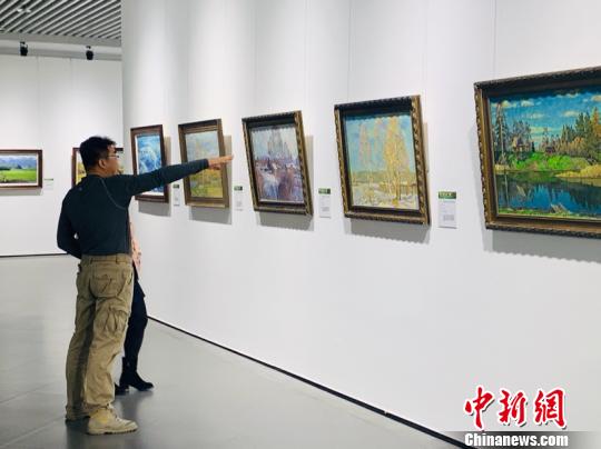 “朝‘畫’夕‘詩’”主題展開展150余幅油畫搭建中俄交流平臺