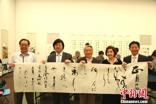 中日書法家五人集體創(chuàng)作書法作品。　東友 攝