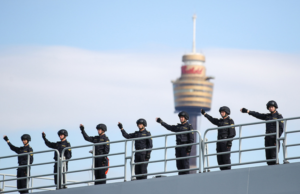 6月3日，中國海軍第31批護航編隊的駱馬湖艦（左）和許昌艦停泊在澳大利亞悉尼花園島軍港。1