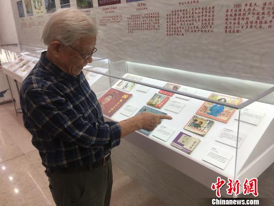 今年88歲的畫家趙隆義。　杜燕 攝