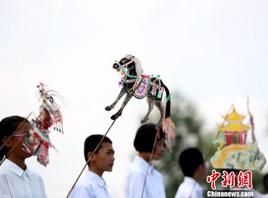 青?！胺沁z”富礦區(qū)刮校園非遺“旋風”