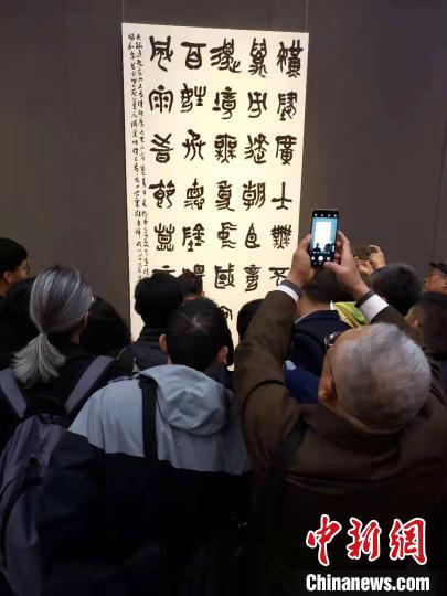參展作品中既有氣勢磅礴的鴻篇巨制，也有方寸之間變化萬千的美妙精品。　邱江波 攝
