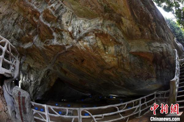 甑皮巖國家考古遺址公園內一處先民生活過的洞穴遺存。　孫自法 攝