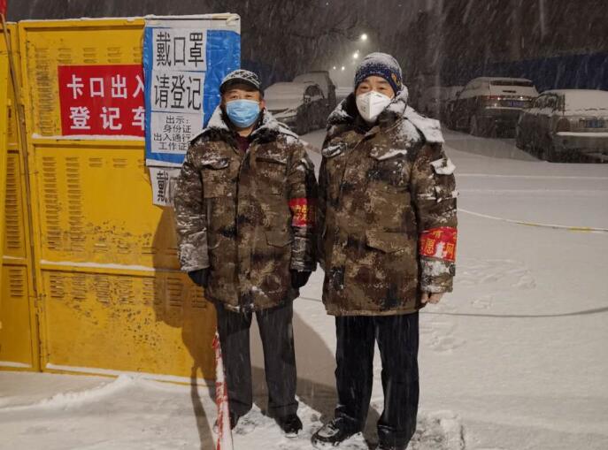 大雪中我守護著社區(qū)居民的平安