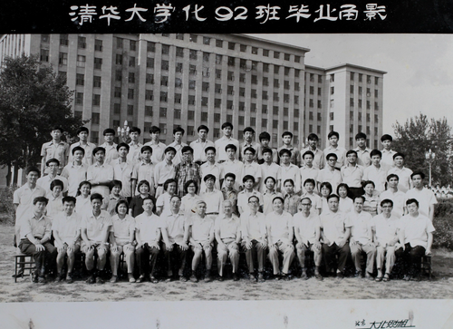 照片1：宋慰祖委員大學畢業合影。