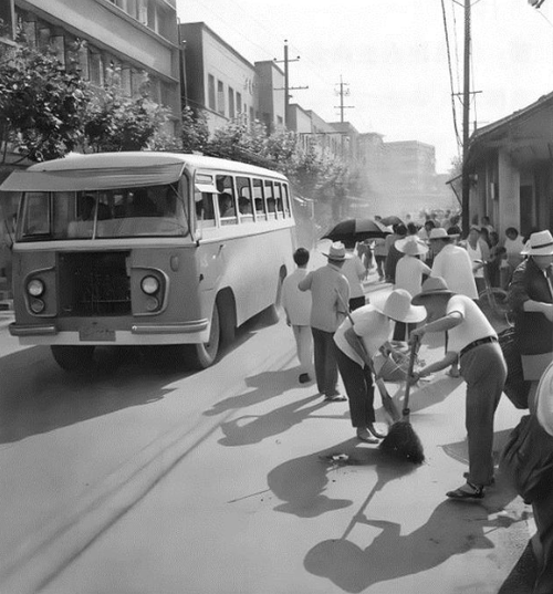 ▲1981年，太倉城內開通交通車輛，方便了進入縣城的旅客。（圖片選自《太倉“老底子”》叢書）