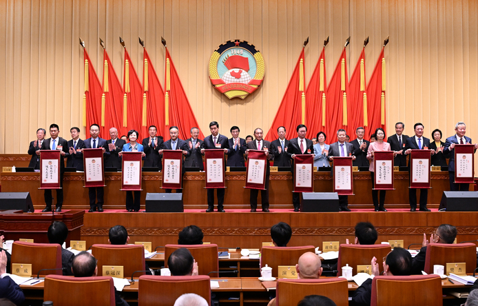 2024年度全國政協(xié)委員優(yōu)秀履職獎表彰儀式在京舉行 王滬寧為獲獎政協(xié)委員頒獎