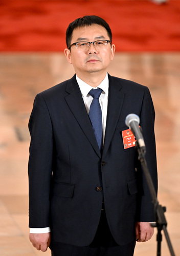 全國政協(xié)委員嚴(yán)建兵接受媒體采訪。(6558833)-20250305083850