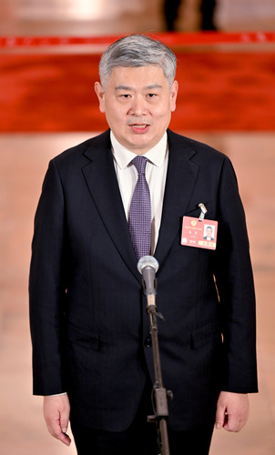 全國政協(xié)委員金李接受媒體采訪。(6558835)-20250305083900