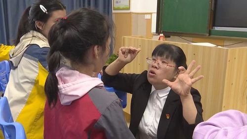 （奮斗華章2條）劉小清：用“慢的藝術(shù)”鋪(7298703)-20250526084909